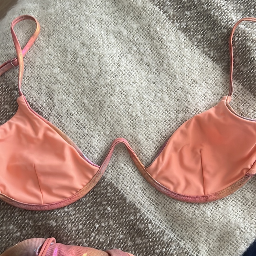LOVEWAVE BIKINI KYLIE JENNER - Picture 6 of 7